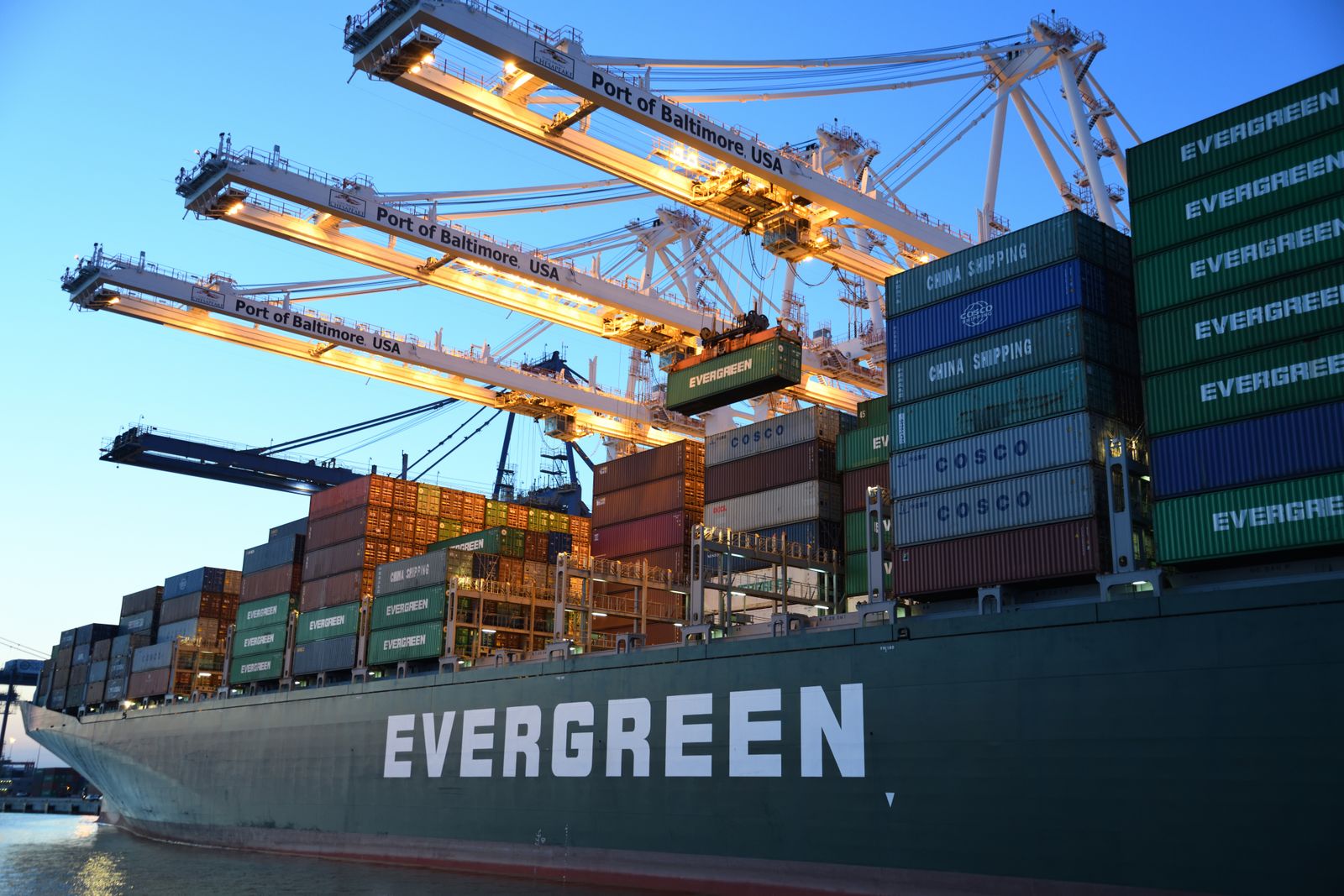 Container ship being discharged